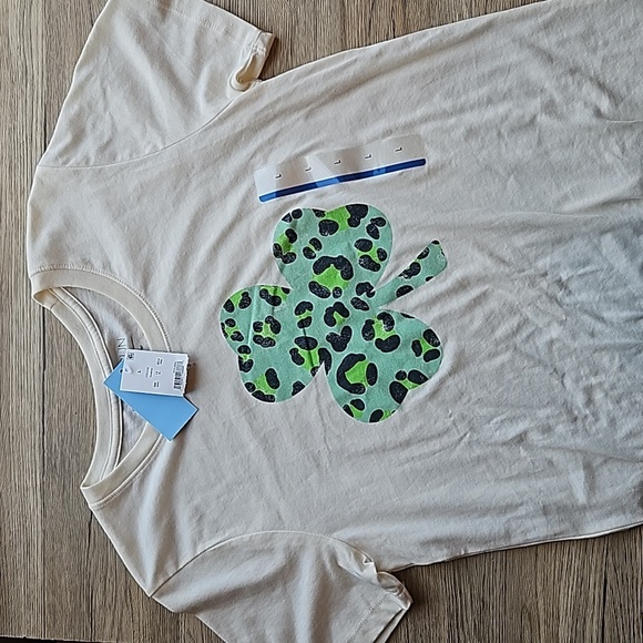 Fifth Sun Cream Leopard Clover St. Patrick's Day Tee L NWT - Picture 1 of 6